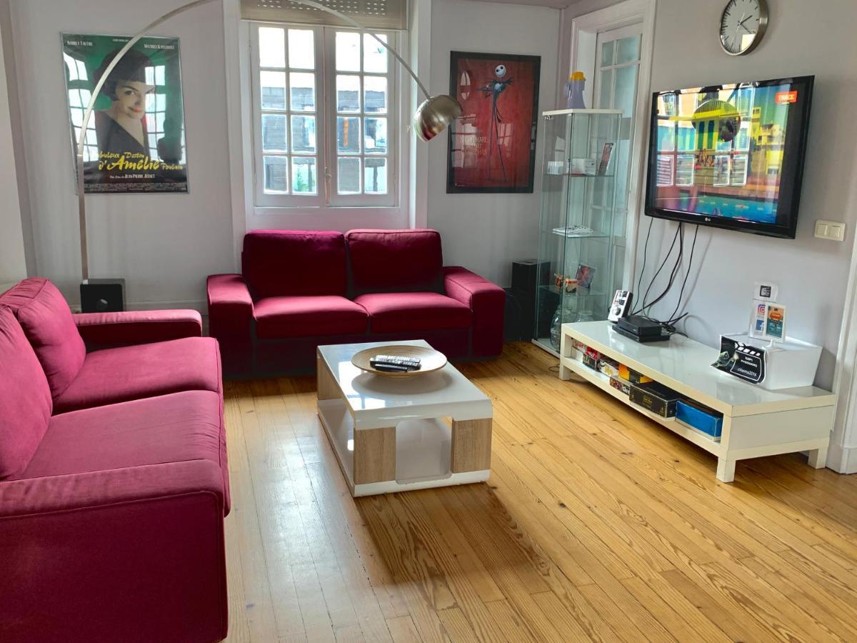 Rivoli Cinema Hostel بورتو المظهر الخارجي الصورة The living room of a typical apartment