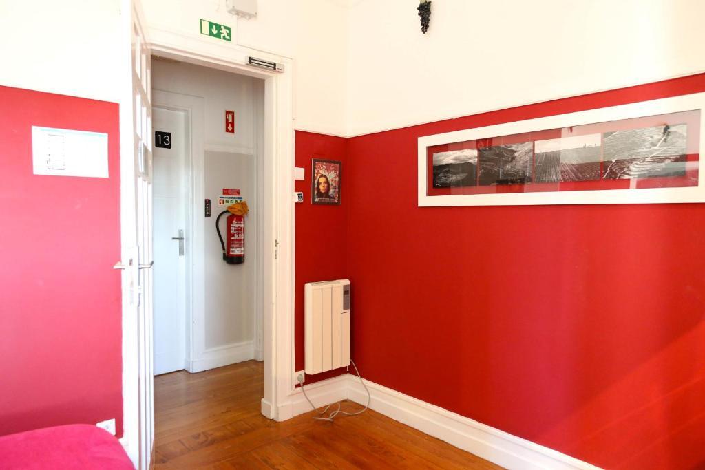 Rivoli Cinema Hostel بورتو المظهر الخارجي الصورة The interior of the hostel
