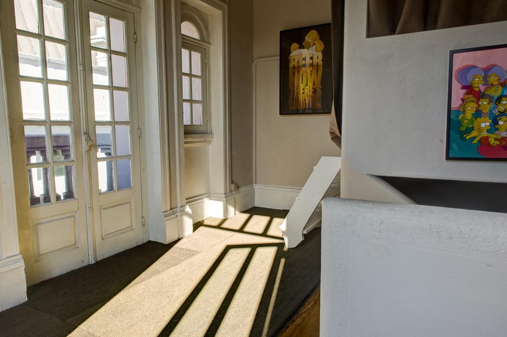 Rivoli Cinema Hostel بورتو المظهر الخارجي الصورة A 3D model of a room